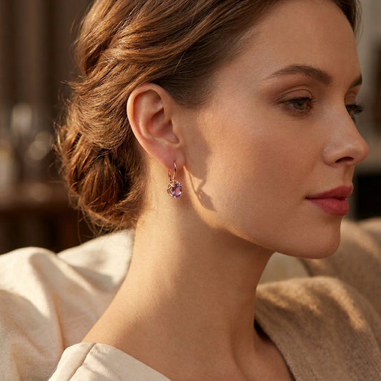 Puces d'oreilles en or rose à améthyste