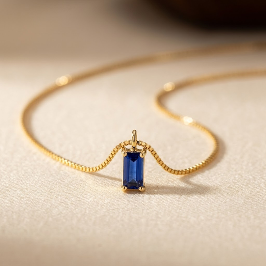 Collier minimaliste en or à saphir