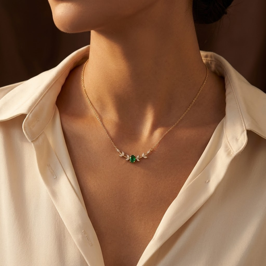 Collier minimaliste en or à émeraude