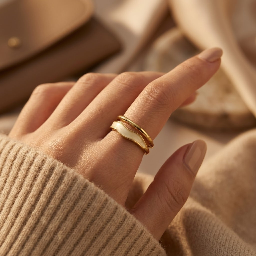 Bague enroulée sculpturale en or