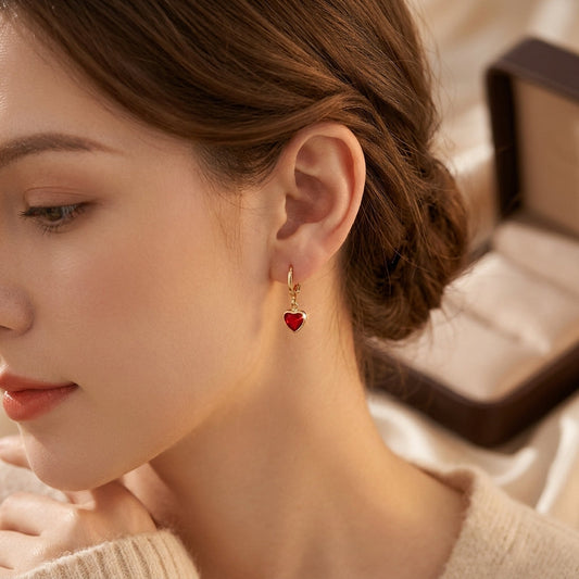 Boucles d'oreilles pendantes cœur en or à rubis