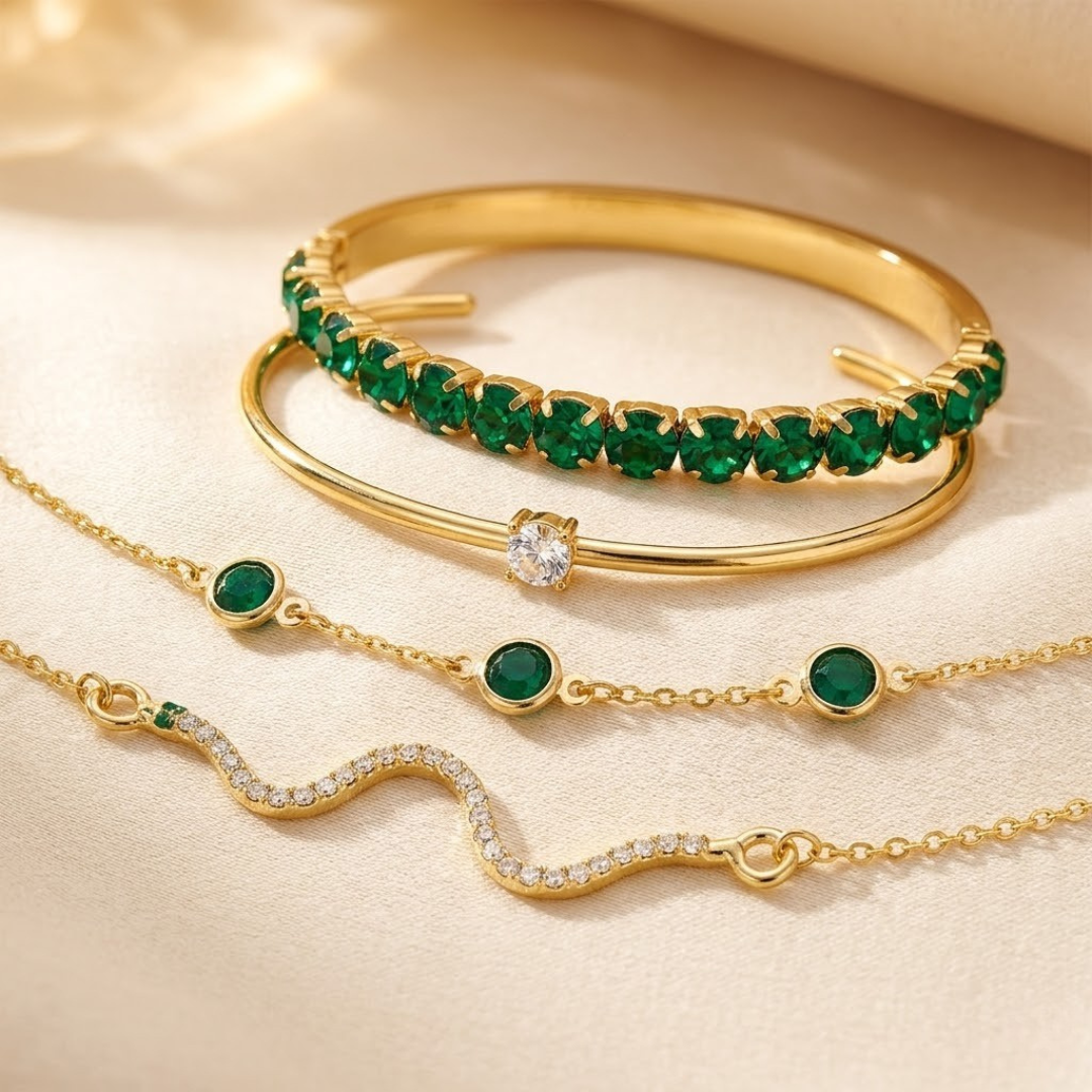 Lot de bracelets en or à émeraude