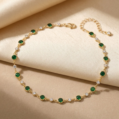 Collier à motifs espacés en or à émeraude