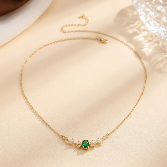 Collier minimaliste en or à émeraude