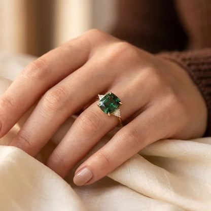 Bague solitaire coussin en or