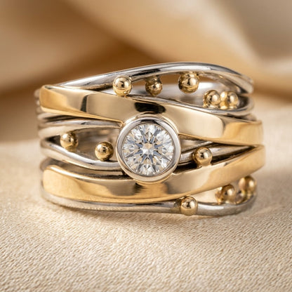 Bague enroulée serti clos en argent et or