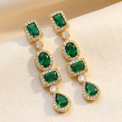Boucles d'oreilles pendantes multi-formes en or à émeraude