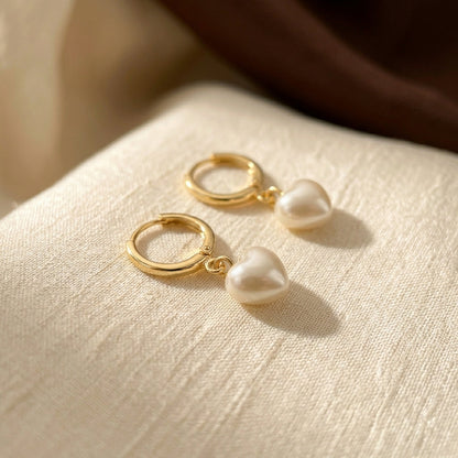 Boucles d'oreilles pendantes cœur et perle en or