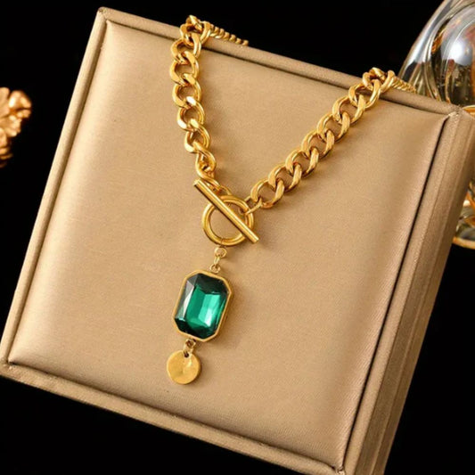 Collier pendentif à l'émeraude