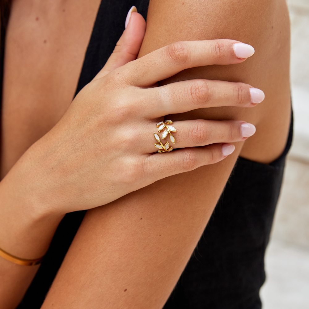 Bague motif feuille en or