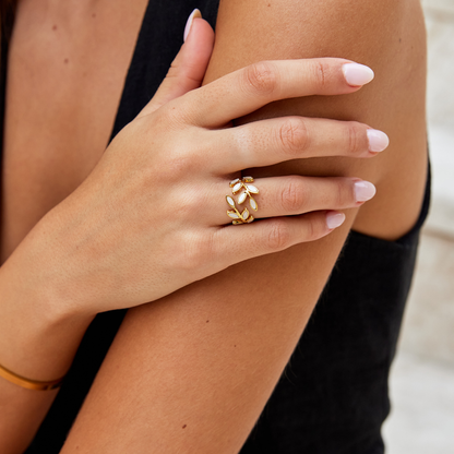Bague motif feuille en or