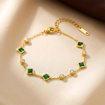 Bracelet à motifs espacés en or à émeraude
