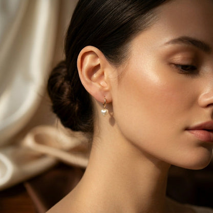Boucles d'oreilles pendantes cœur et perle en or