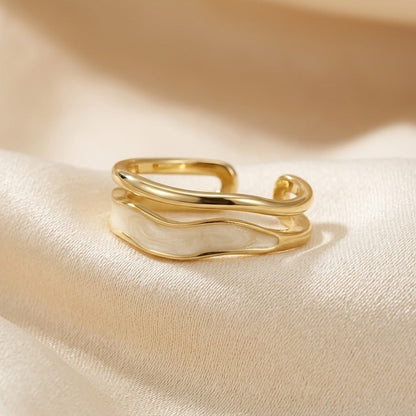 Bague enroulée sculpturale en or