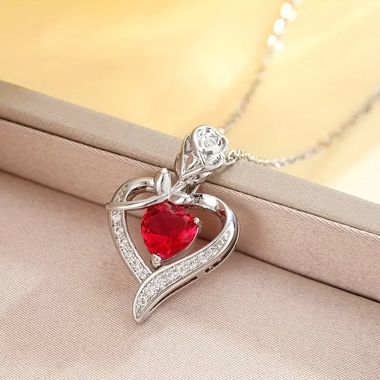 Collier pendentif cœur en argent à rubis