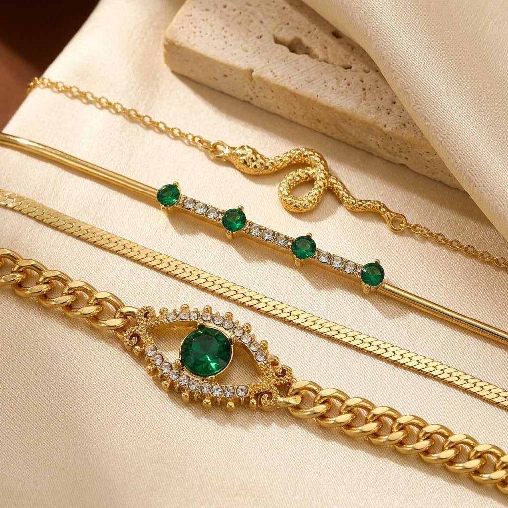 Lot de bracelets à breloques en or à émeraude