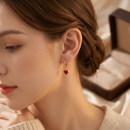 Boucles d'oreilles pendantes cœur en or à rubis