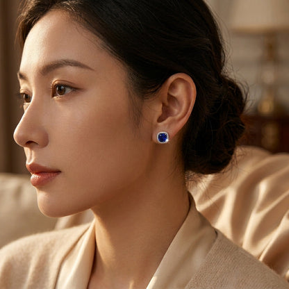Puces d'oreilles halo en argent à saphir
