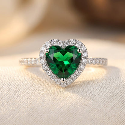 Bague halo cœur en argent à émeraude