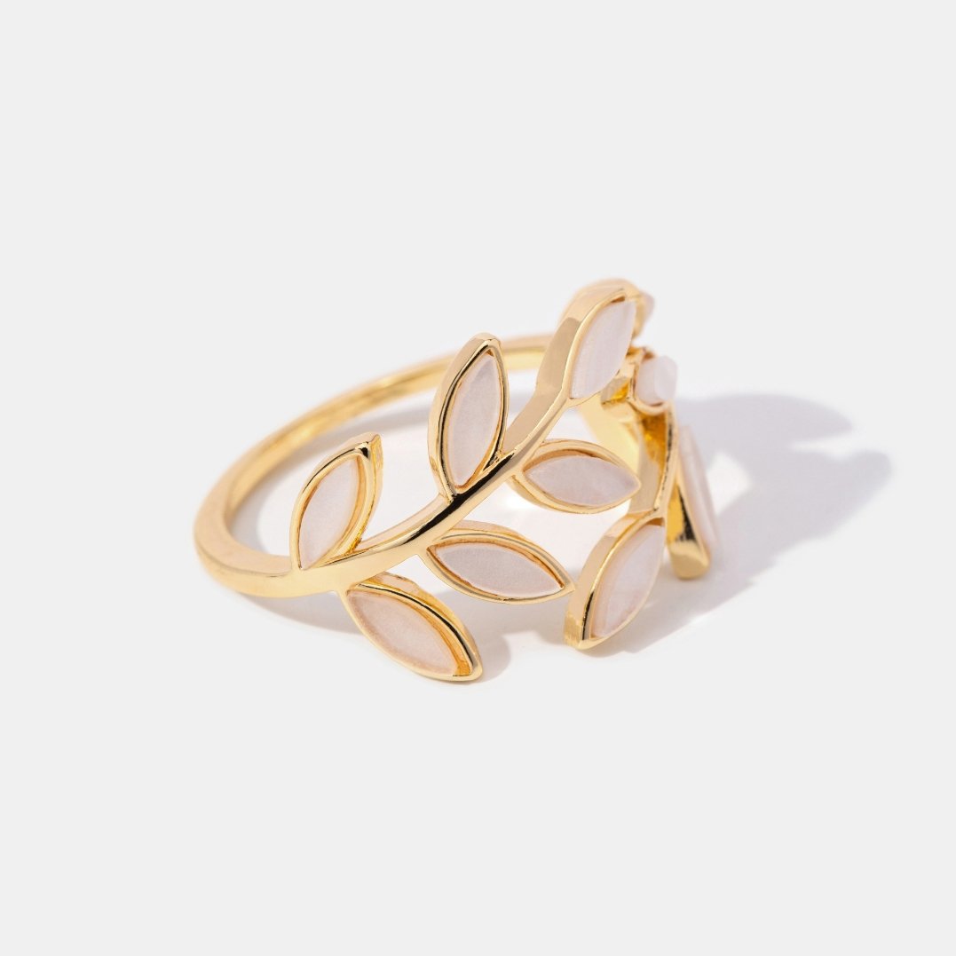 Bague motif feuille en or