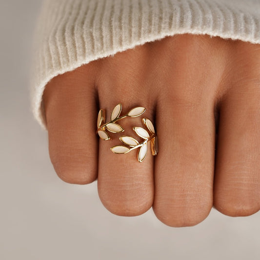 Bague motif feuille en or