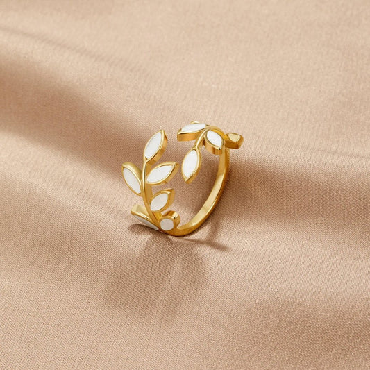 Bague motif feuille en or