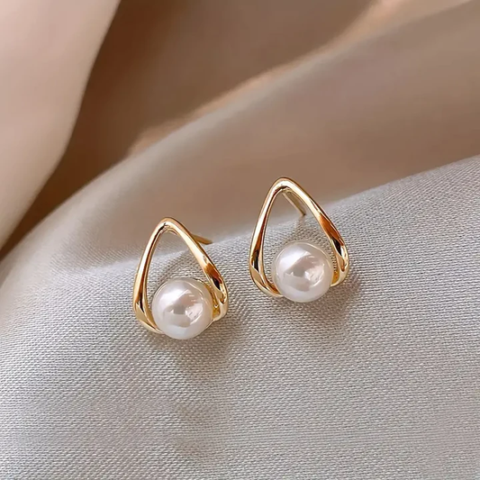 Boucles d'oreilles élégantes triangle ajouré à perle