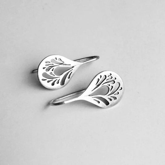 Boucles d'oreilles pendantes anciennes ajourées | Or blanc