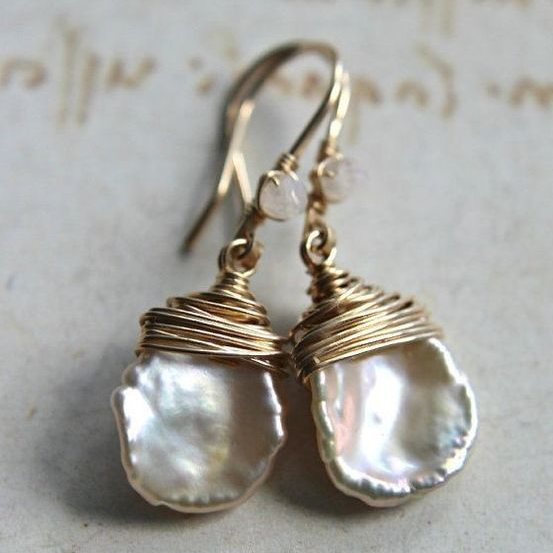 Boucles d'oreilles pendantes vintage à perles baroques