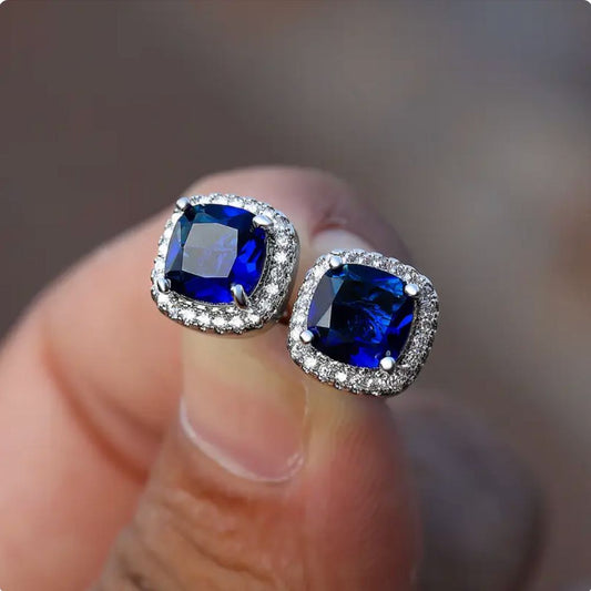 Puces d'oreilles carrées au saphir