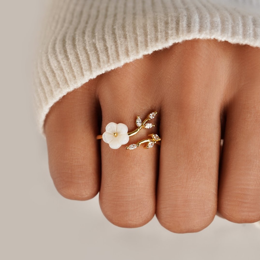 Bague ouverte fleur et feuille en or
