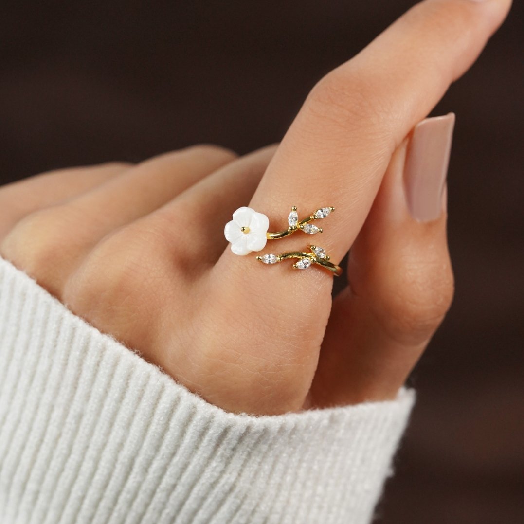 Bague ouverte fleur et feuille en or